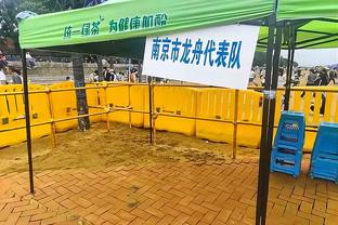 大哥这牌面？直升机吊起易建联巨型球衣 在东莞上空飞行